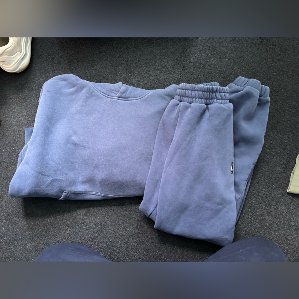 Comfrt sweatpants and hoodie set